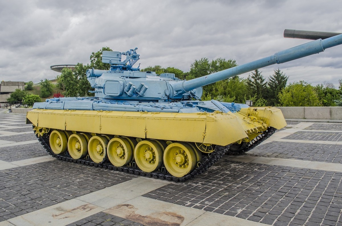 Ukraine tank (yellow and blue):Image by Артём Апухтин from Pixabay