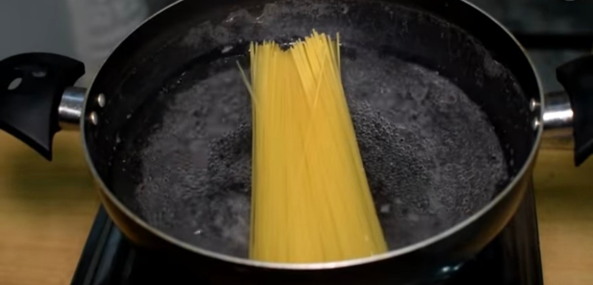 Boil the spaghetti with some salt and some oil so that the noodles don't stick together