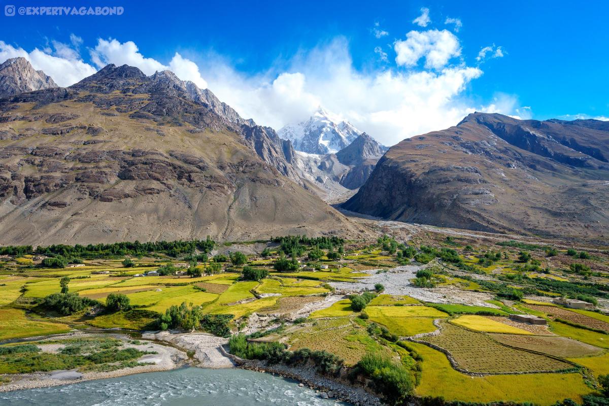 It is hard to imagine that war-torn Afghanistan is also home to this breathtaking landscape, known as the Wakhan corridor. 