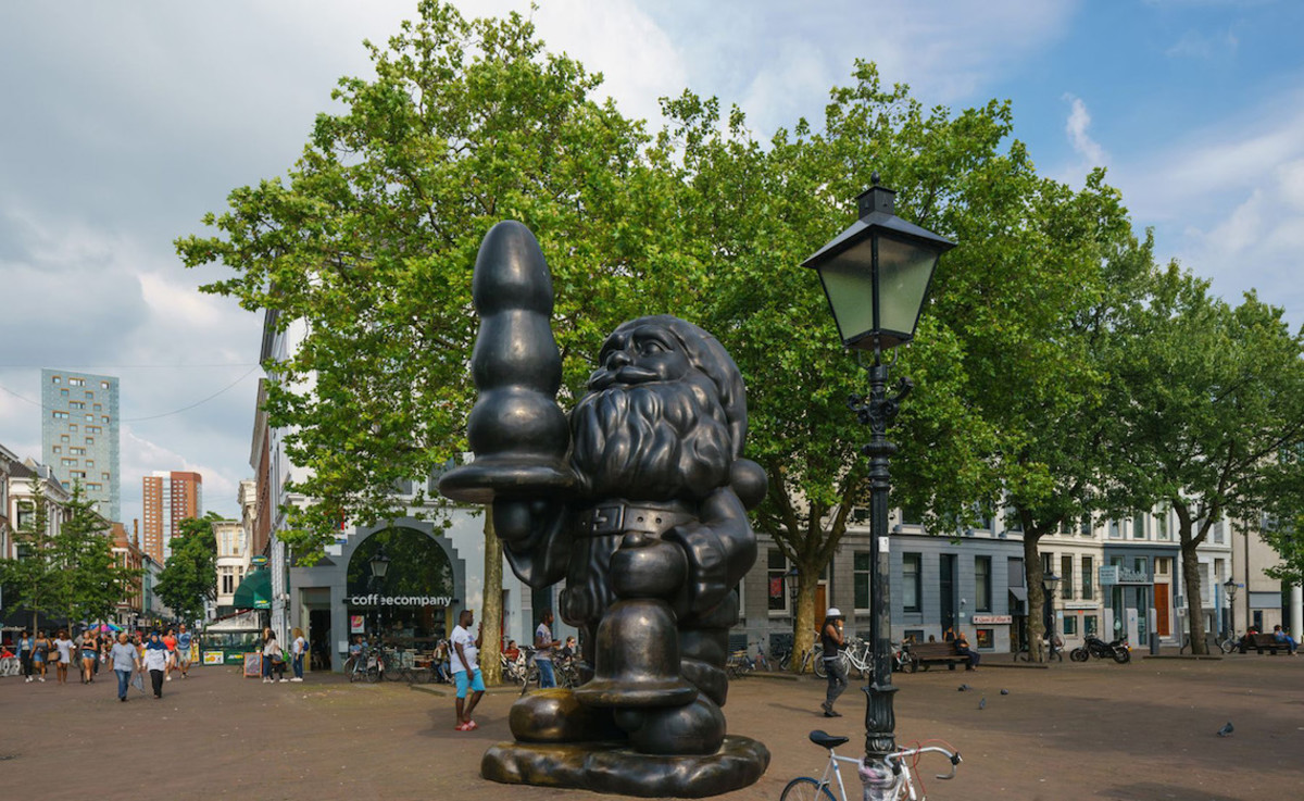 Santa Claus Sculpture by Paul McCarthy Rotterdam 