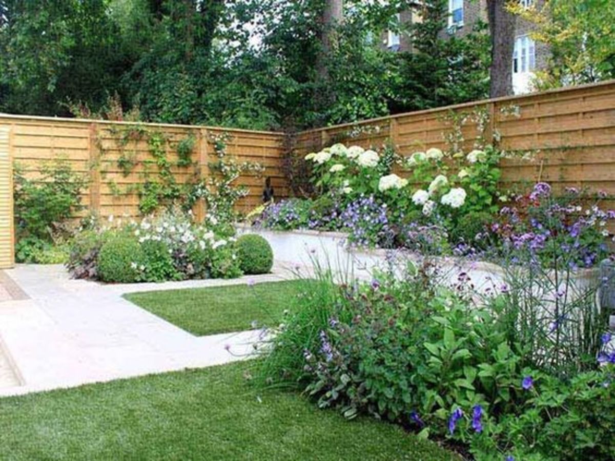 A horizontal plank fence will create the ocular delusion outdoors.
