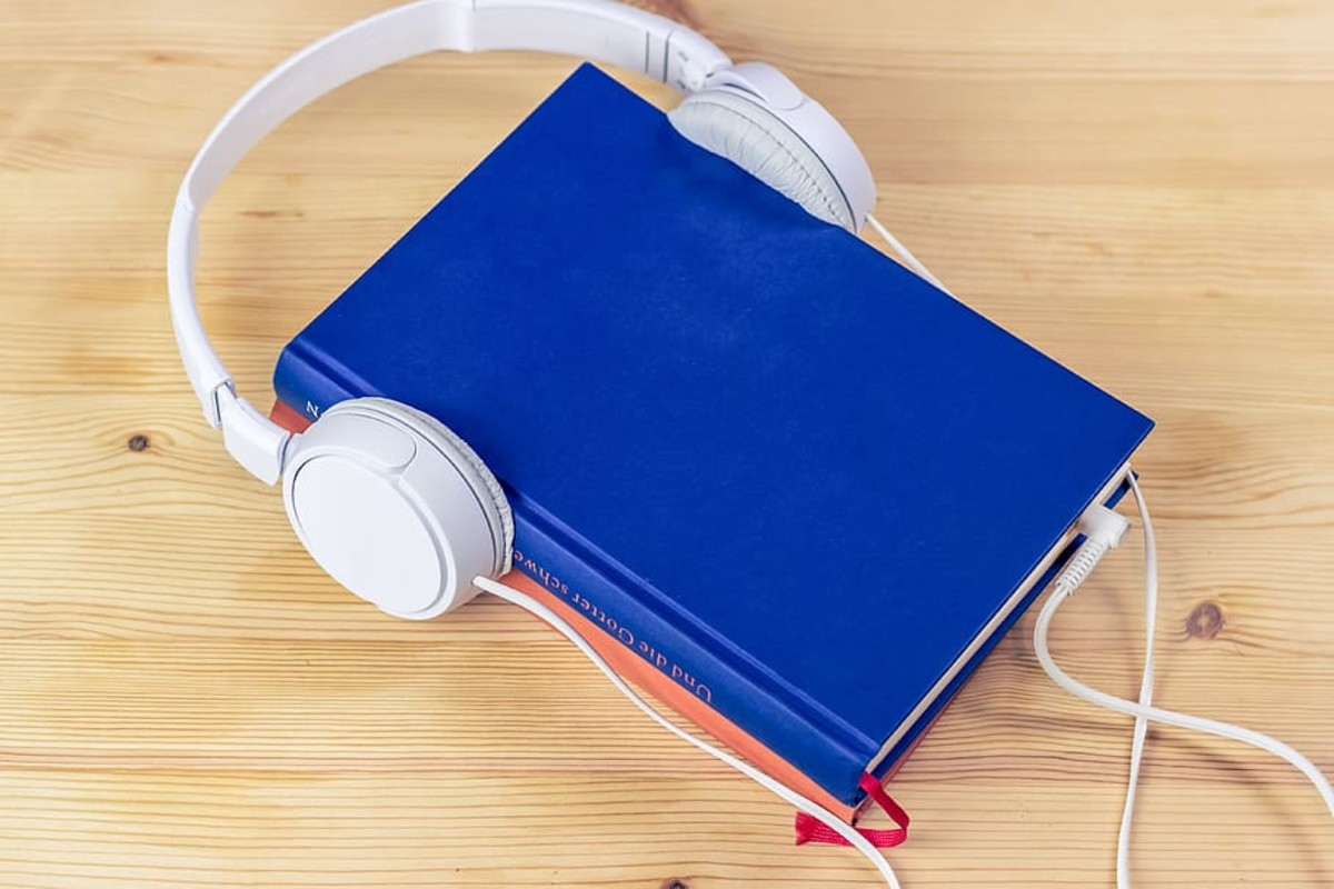 Top 8 Best Free Audiobook Apps Everyone Should Use