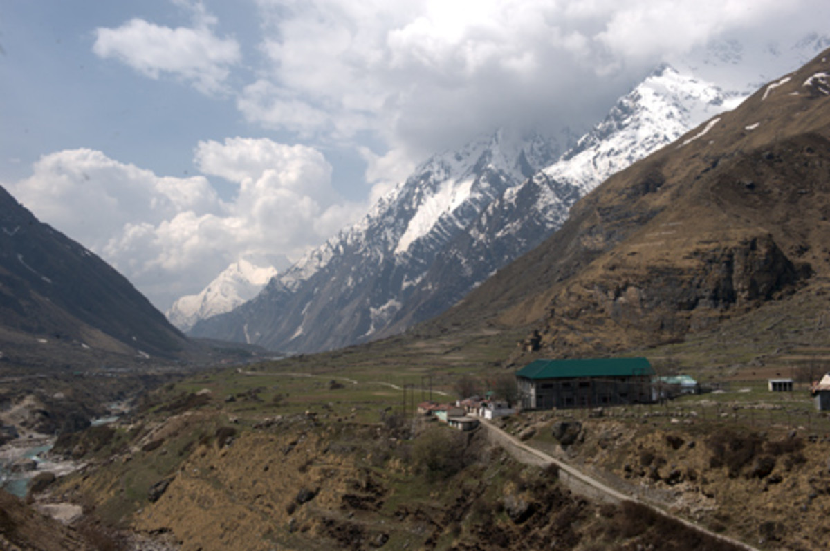 The view from the town of Badrinath on the way to Mana