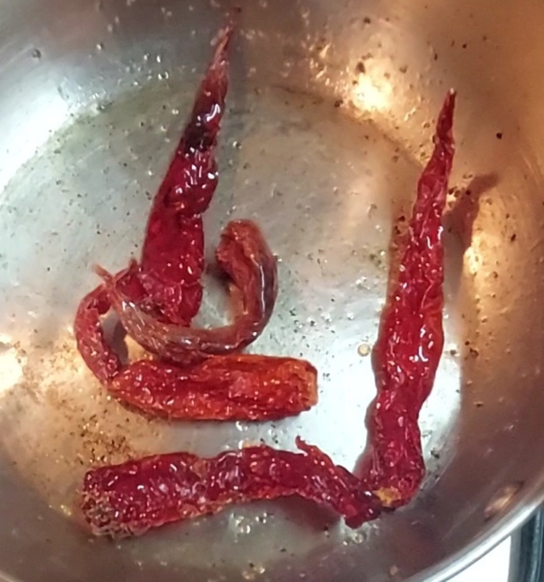 To the same pan, add 1 tablespoon of oil and fry red chilies till crispy. Set aside.