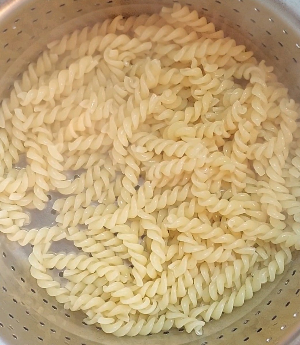 Drain the cooked pasta in a colander and set aside.