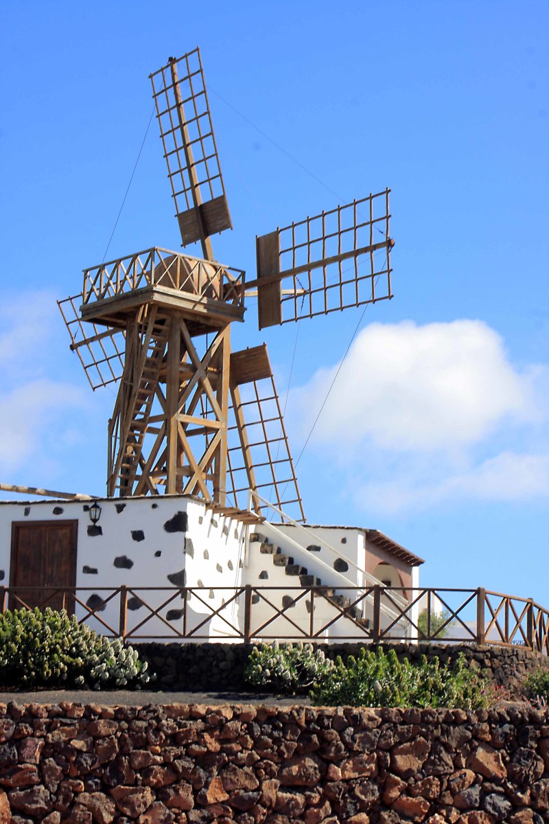 This pretty windmill in Teguise stands as a monument to what was - before tourism - Lanzarote's most important industry, the production of toasted flour or 'gofio'