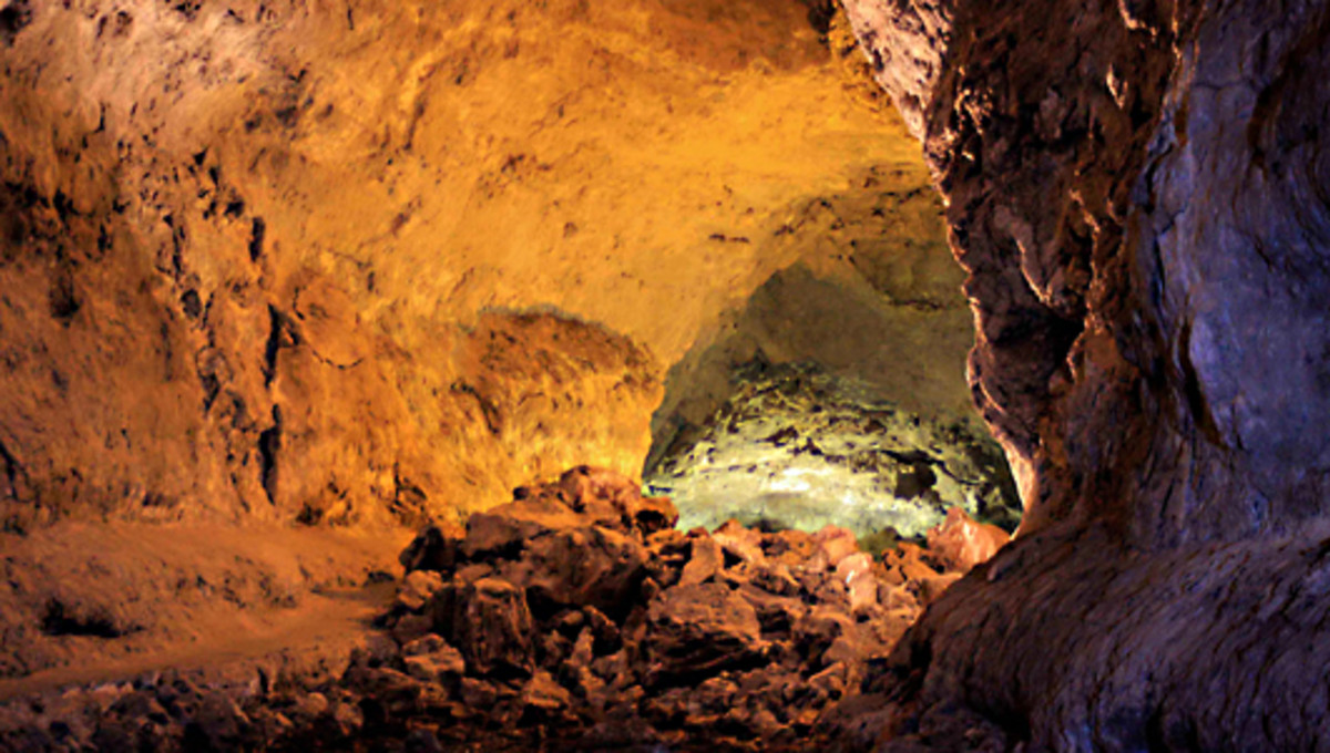 Part of the lava tube which forms the Cueva de los Verdes