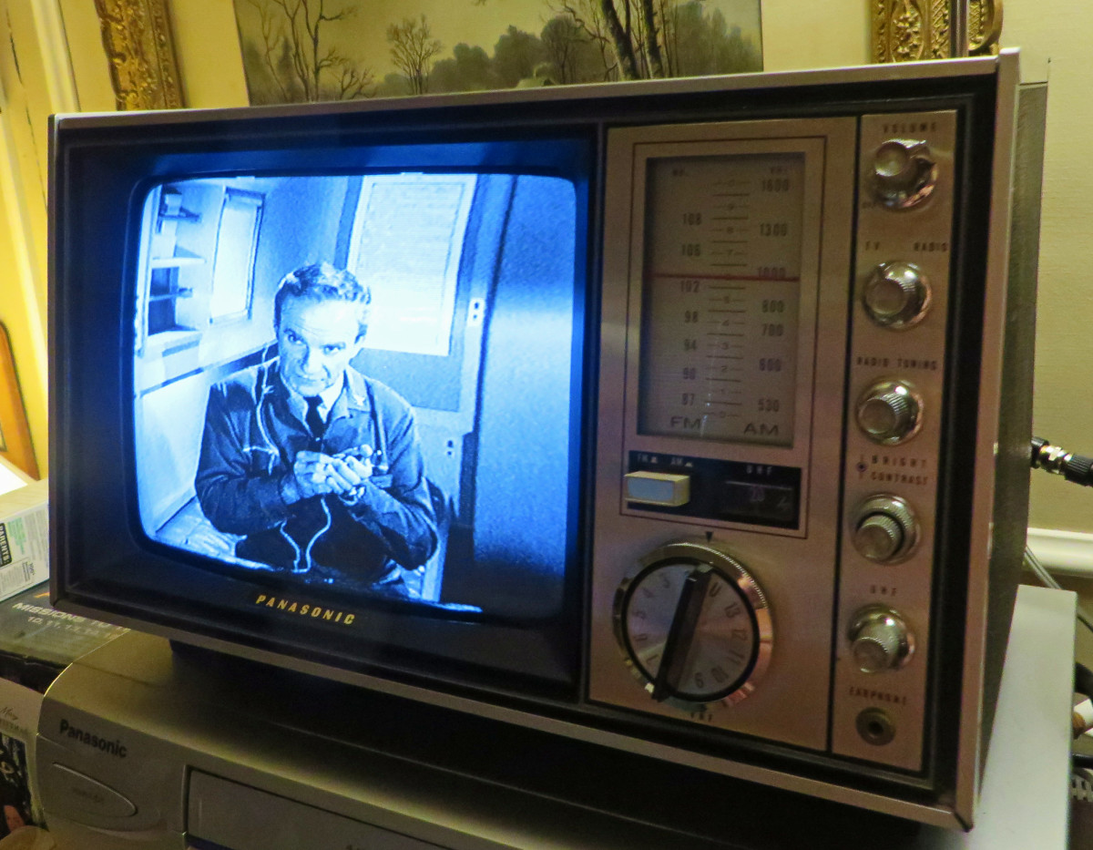 Doctor Smith up to his Usual Tricks on the Panasonic Solid State Model TR-339RN Television. Lost in Space, The Derelict, Episode aired Sep 22, 1965.