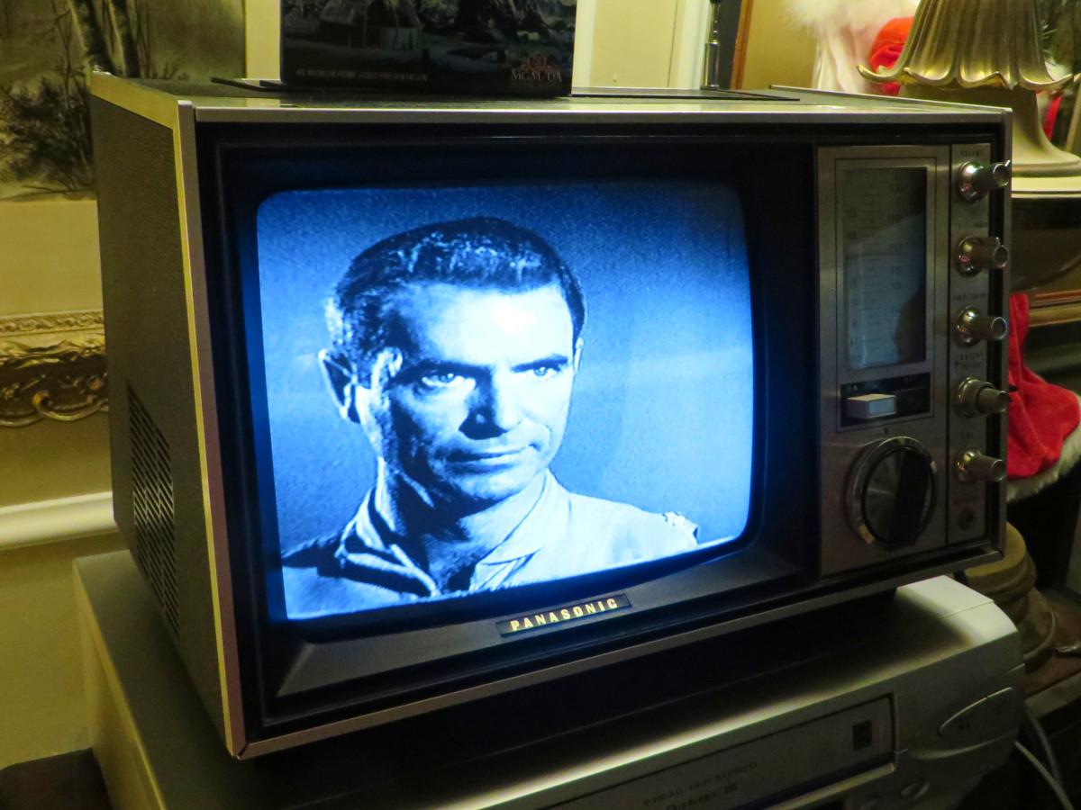 Tim O'Connor as Major Clint Anderson on the Panasonic in Moonstone, The Outer Limits, He is looking good on the on the Panasonic Solid State Model TR-339RN Television