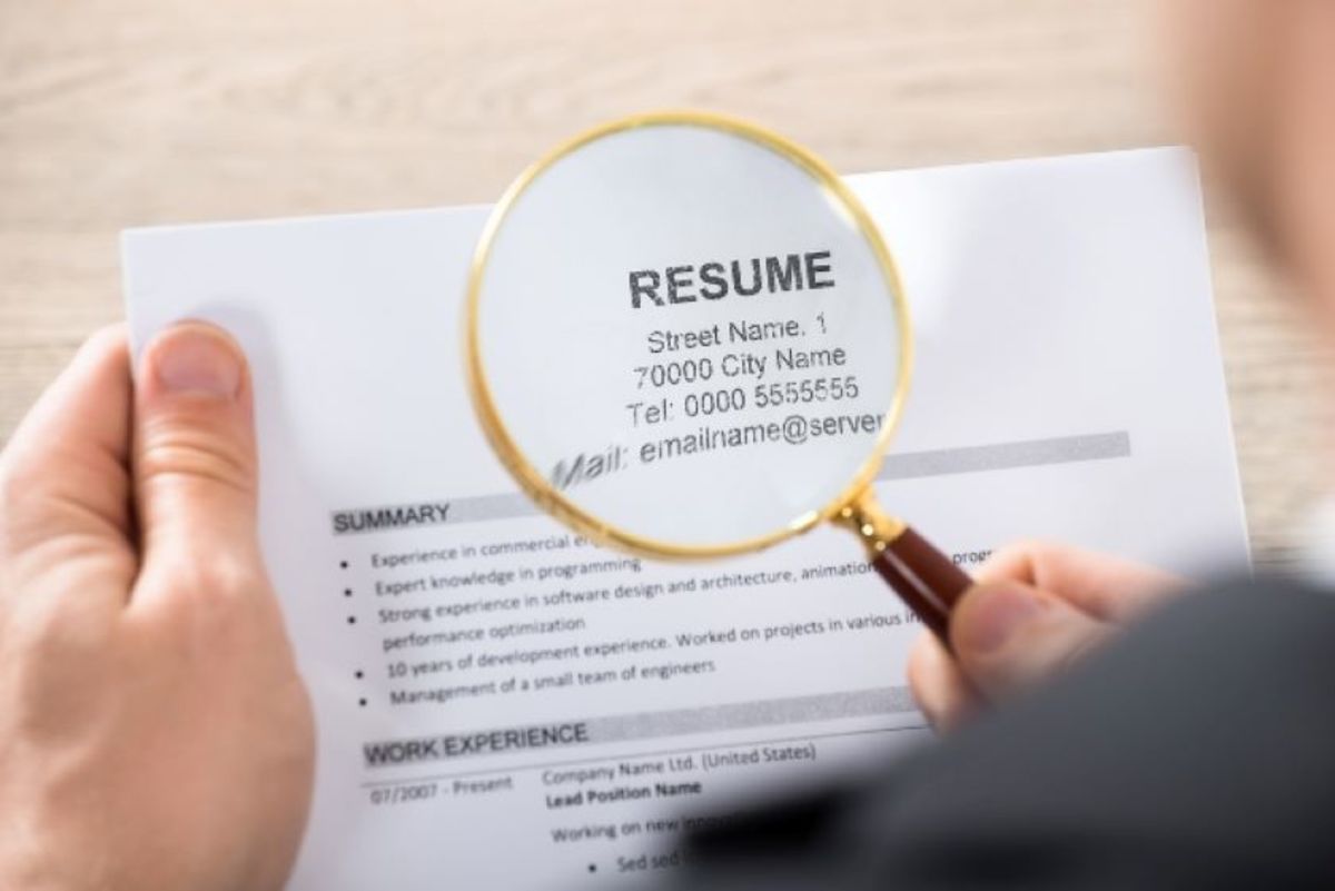 The Resume Scam: Red Flags That Job Seekers Should Watch For