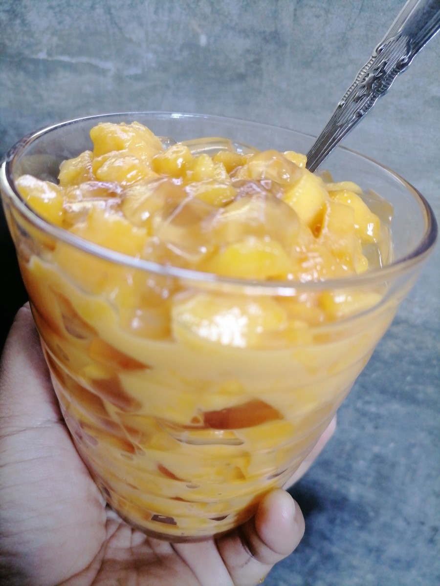 Delicious mango agar-agar salad, ready to serve