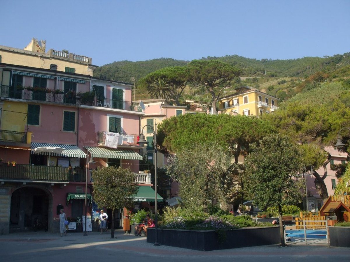 Attractive and colourful buildings in Monterosso