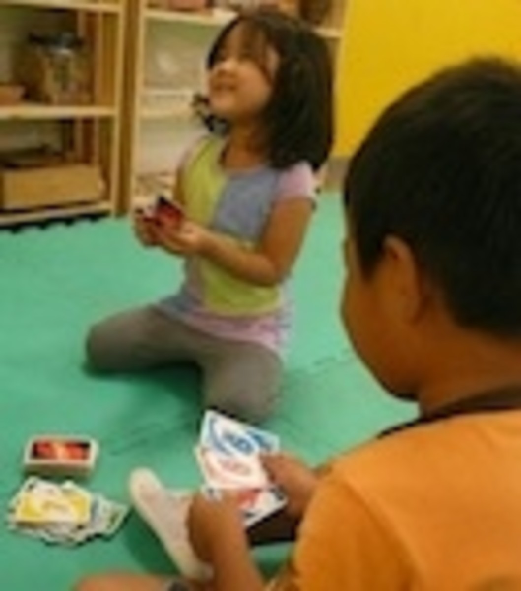 Preschoolers learning to count with uno
