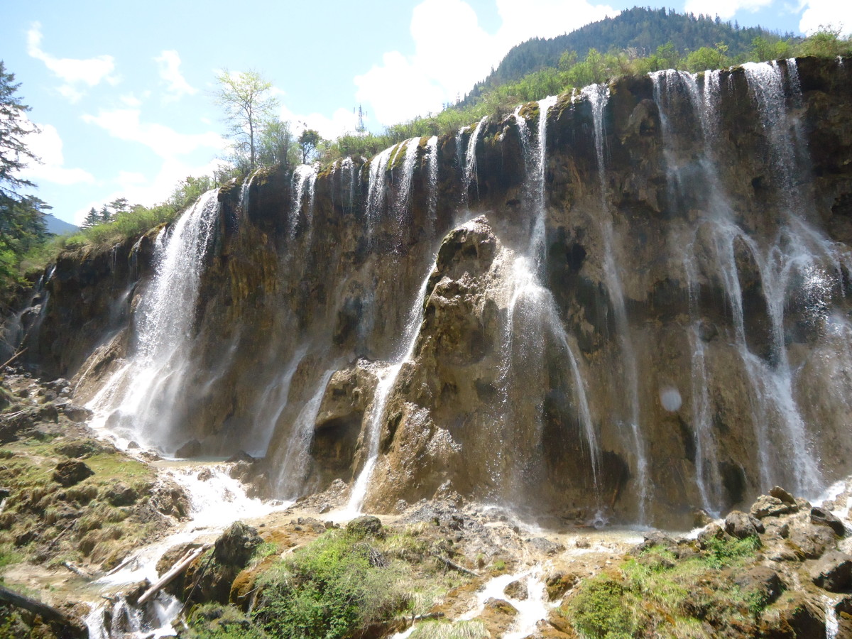 Top Tips for Visiting the Breathtaking Jiuzhaigou Valley in China ...