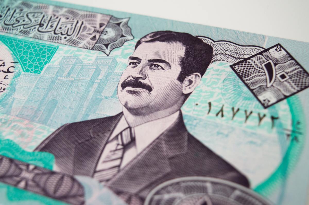 An Iraqi dinar with the photo of Saddam Hussien