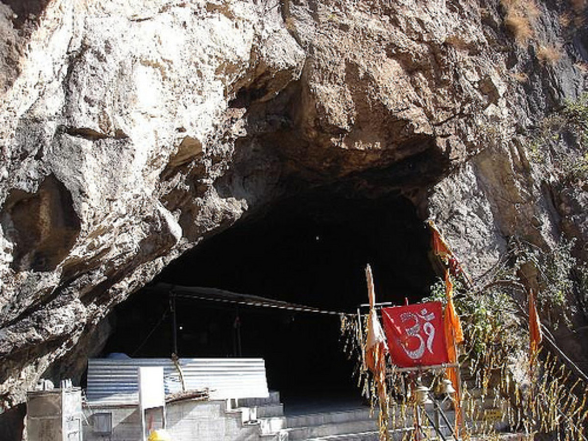 Shivkhori cave