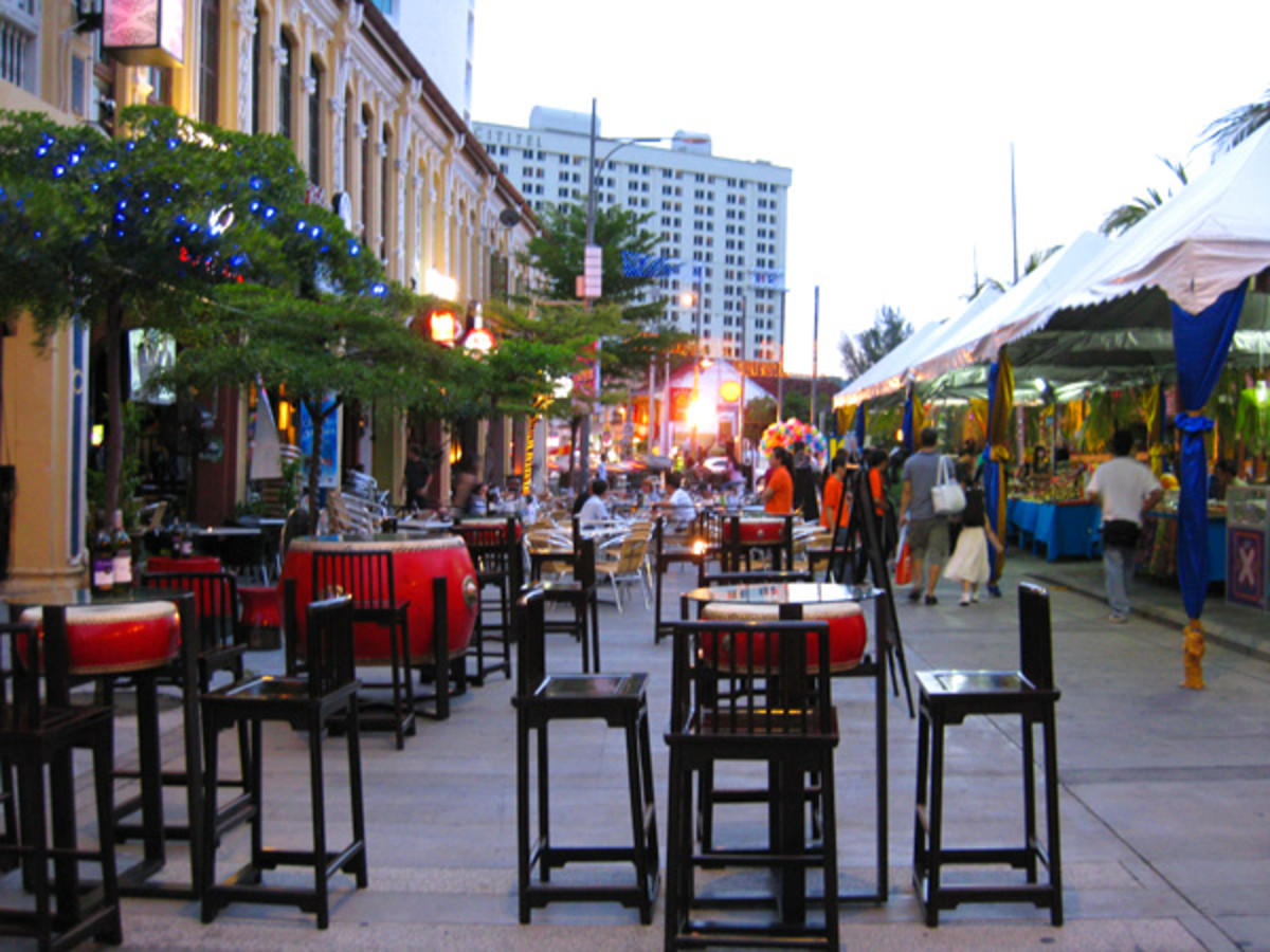 Restaurants and night market at dusk - Upper Penang Road, Georgetown.