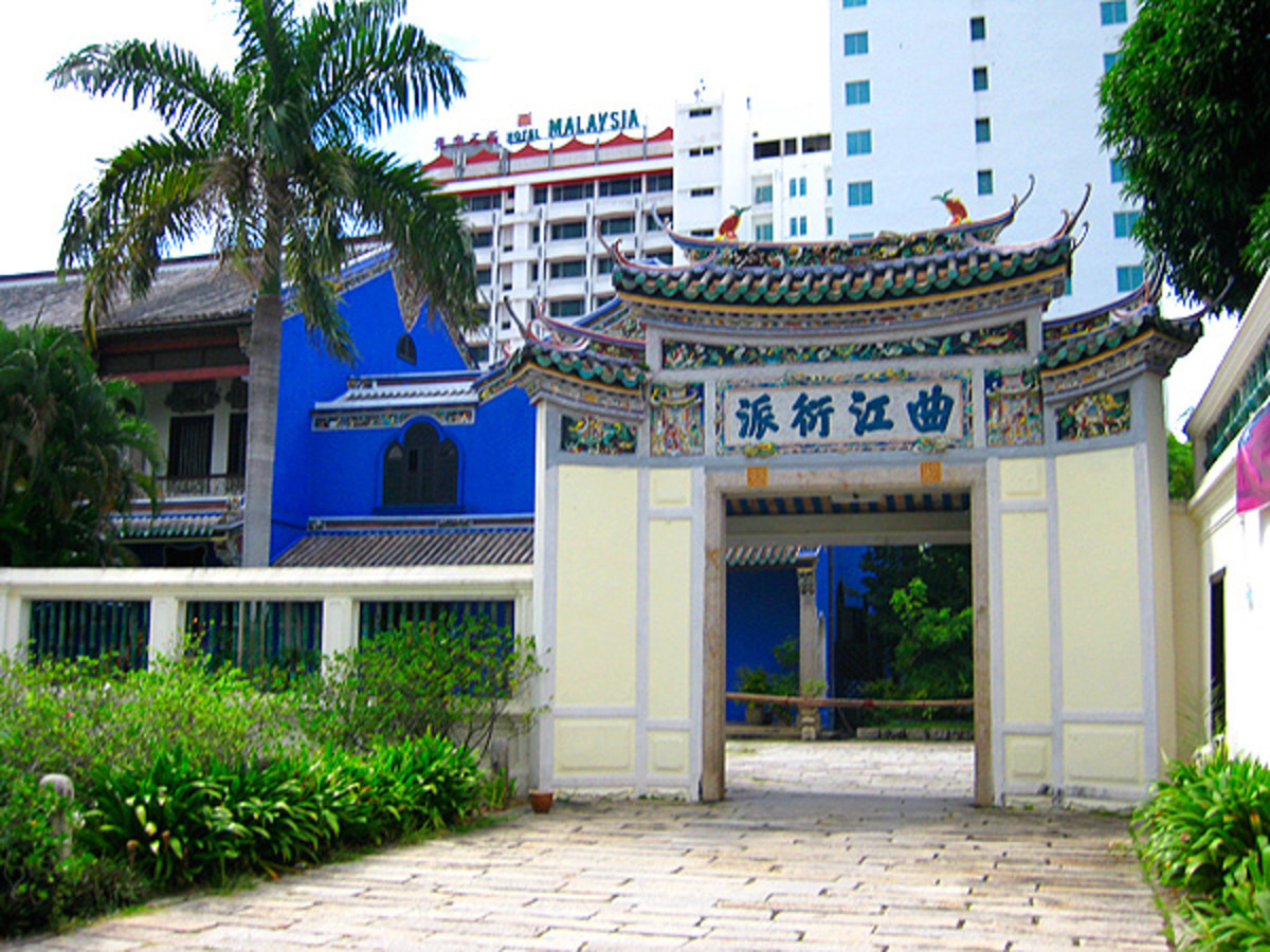 Cheong Fatt Tze Mansion was built by a migrant in 1890...who went on to become the most powerful overseas Chinese merchant of his time. The house now offers accommodation to Georgetown visitors. Source: © 2010 Suzanne Day