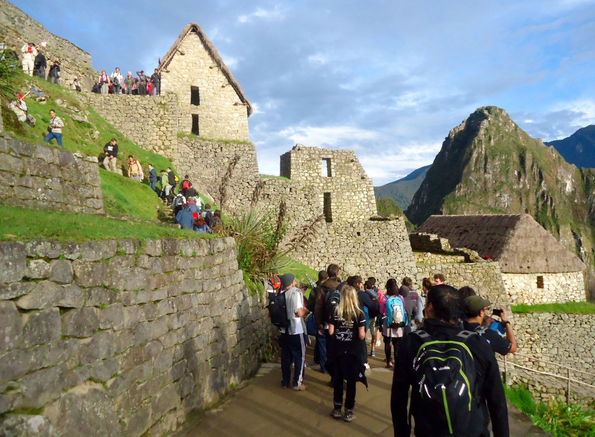 Tourist making their way to get their first glimpse of the view of Machu Picchu 