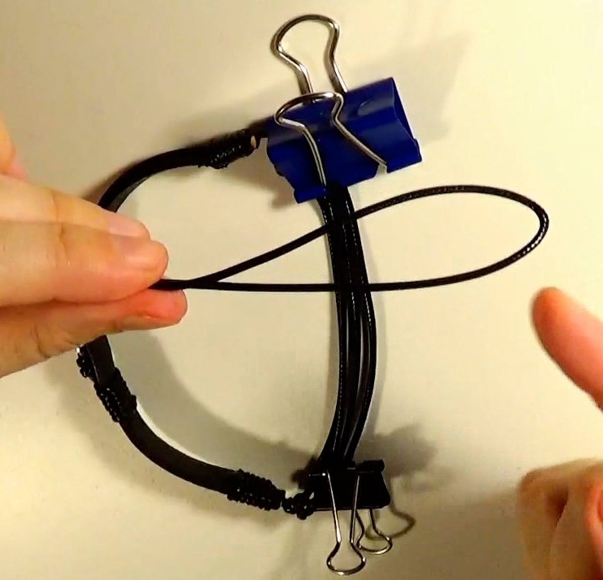 black-leather-bracelet-with-metal-link-and-sliding-knot