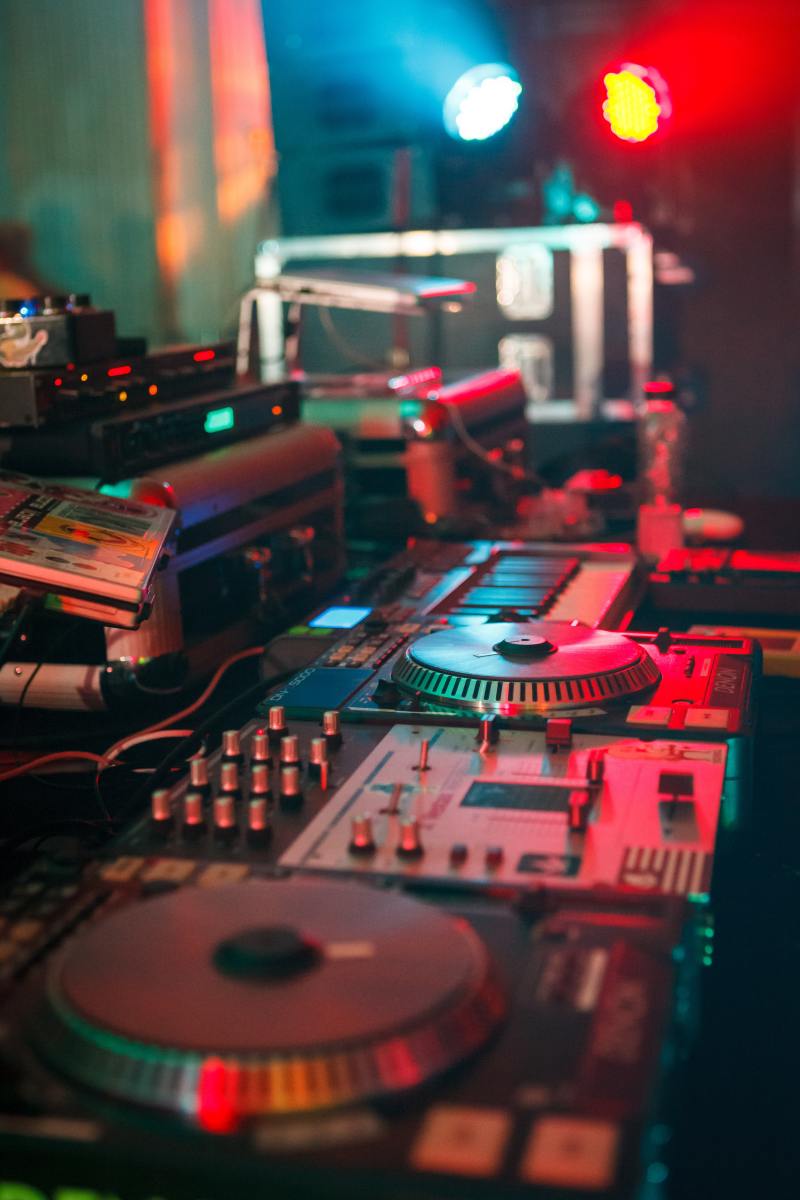 A Detailed History of DJs From the Past to the Before Years