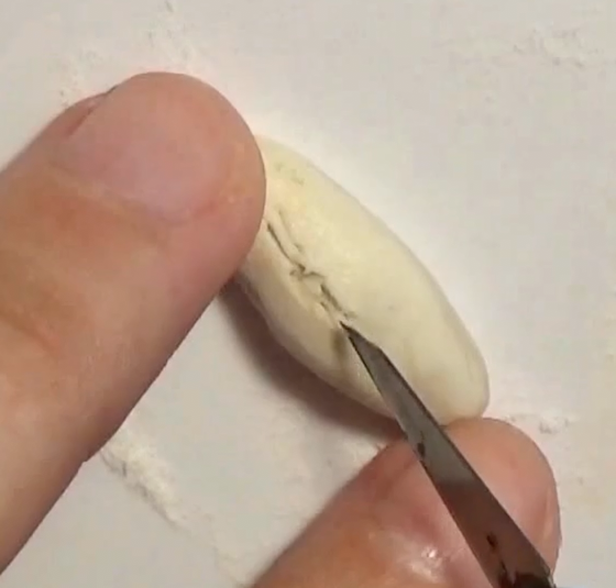 making-a-miniature-bread-using-polymer-clay