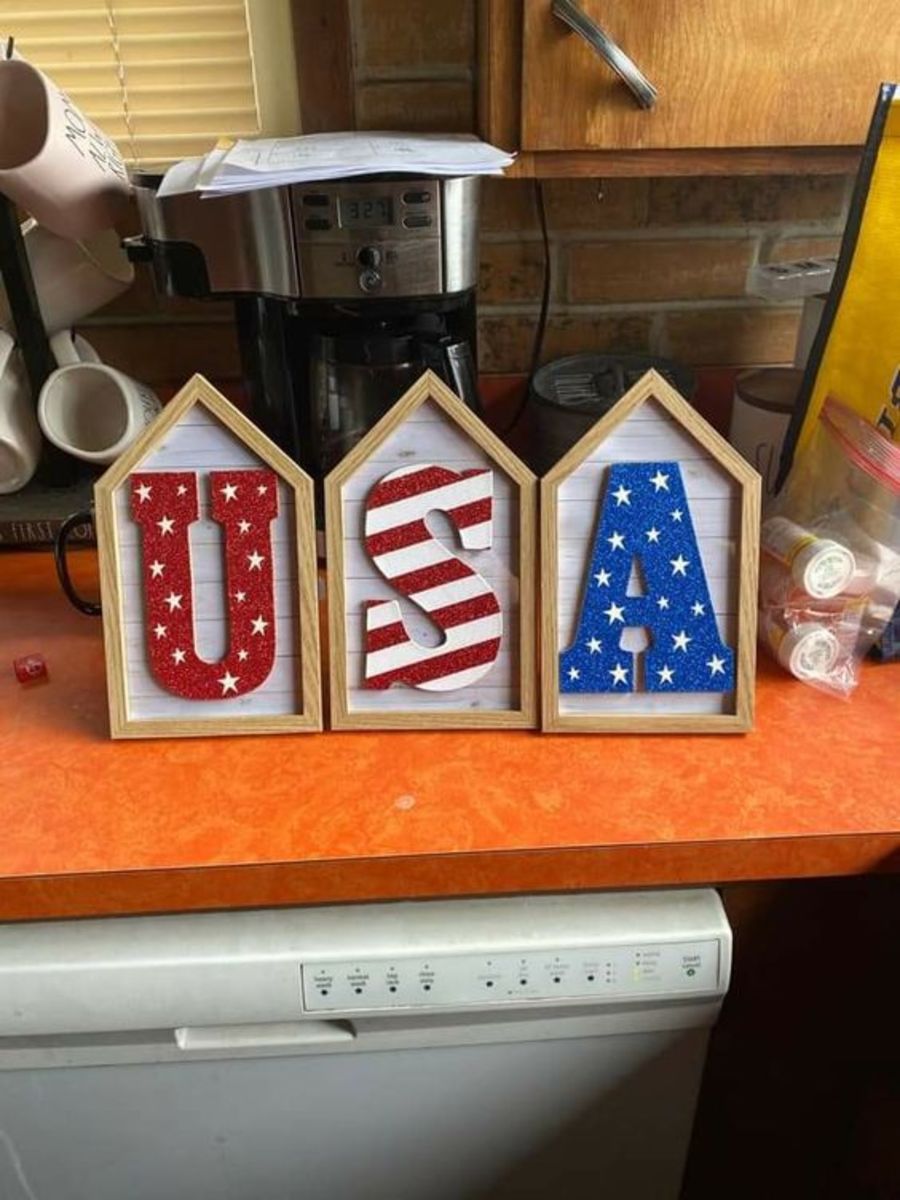House-shaped frames spelling "USA"