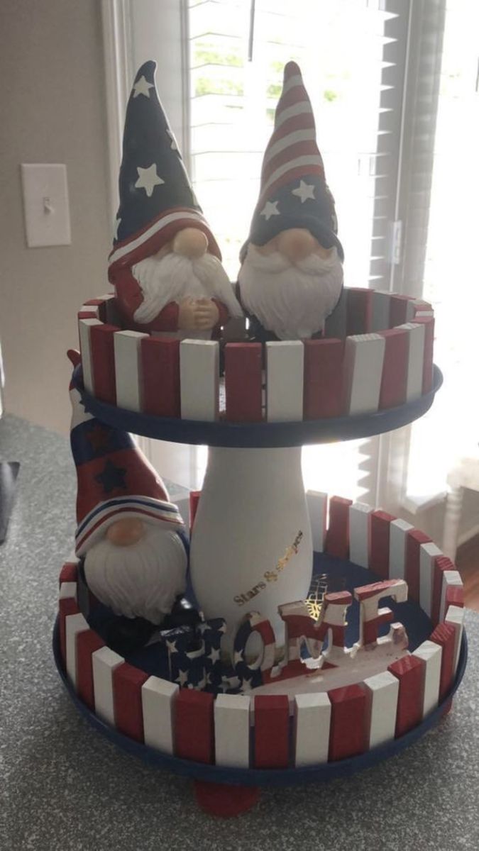 Patriotic gnomes!