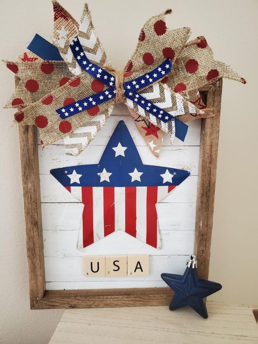 Patriotic star in wooden frame with bows