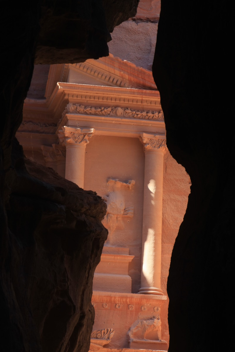 First glimpse of the Treasury at the end of the Siq