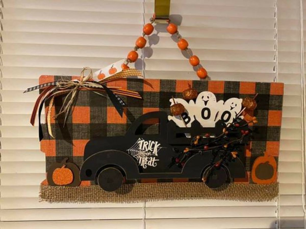 Orange Gingham "Boo!" Sign With Truck
