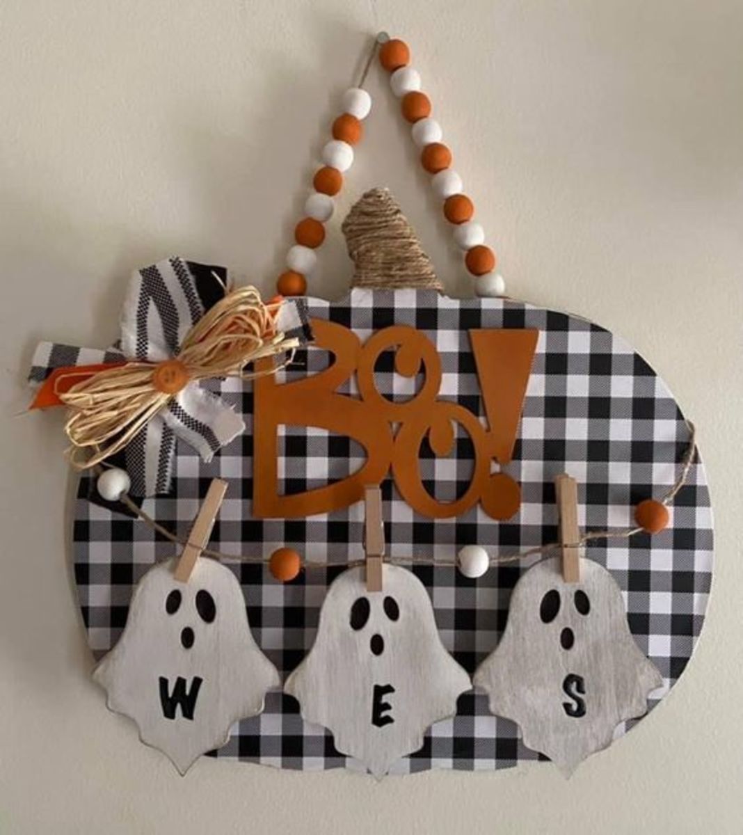 Black Gingham "Boo!" Sign With Wee Ghosties