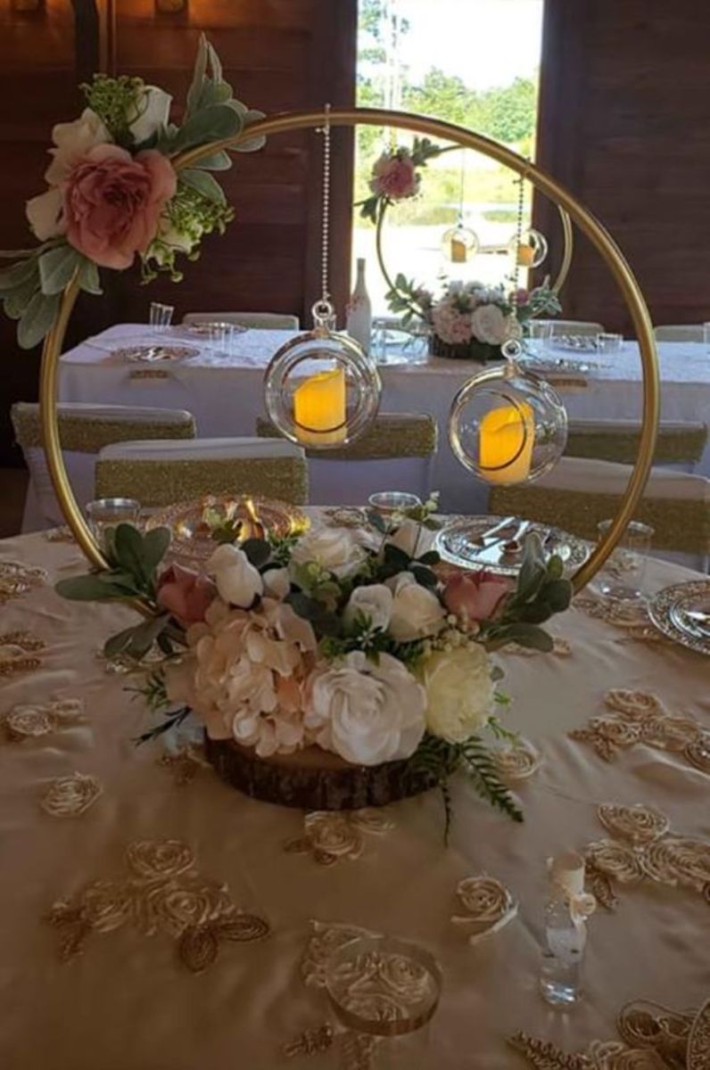 floral-hoop-wedding-centerpieces