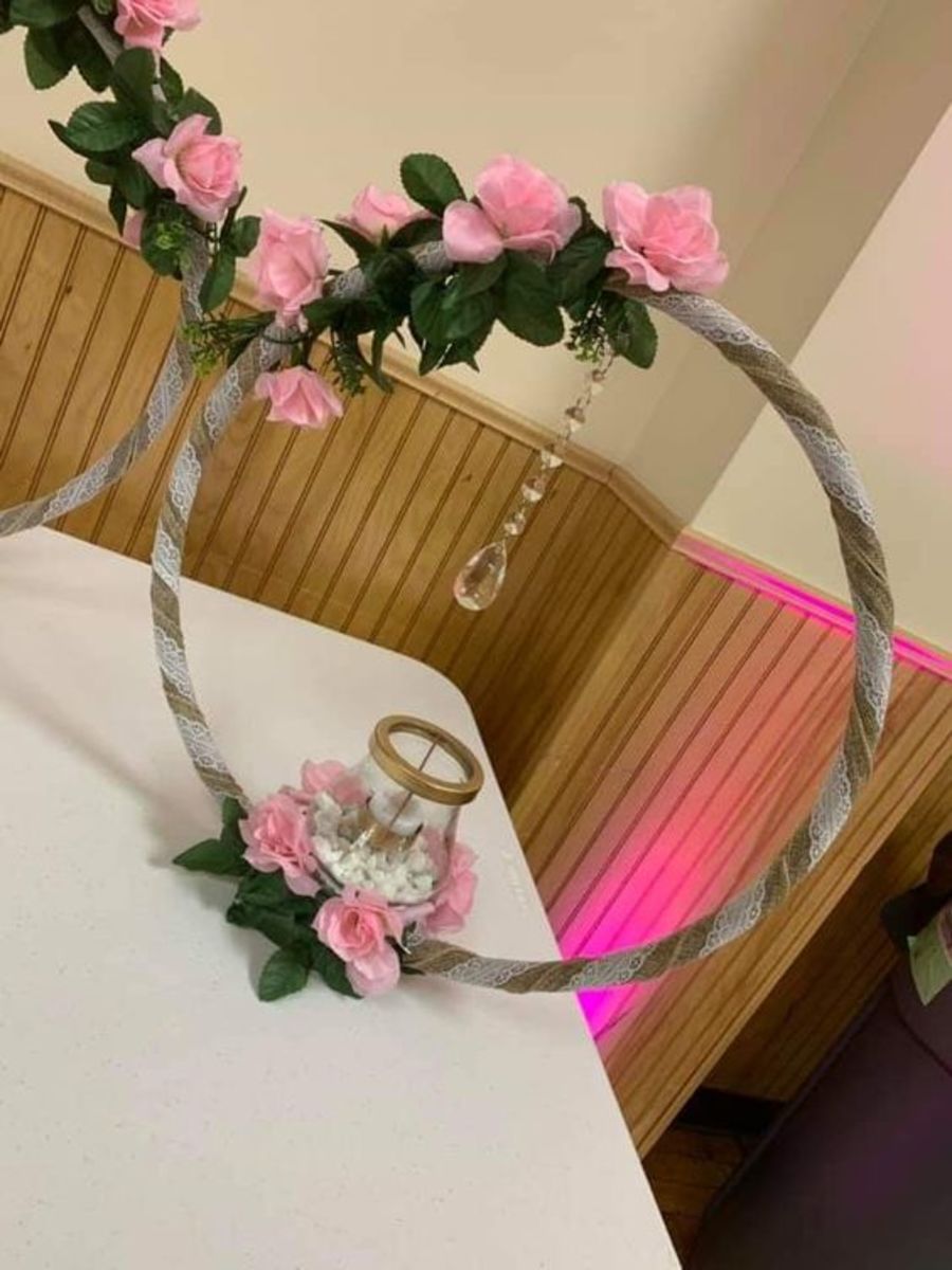 floral-hoop-wedding-centerpieces