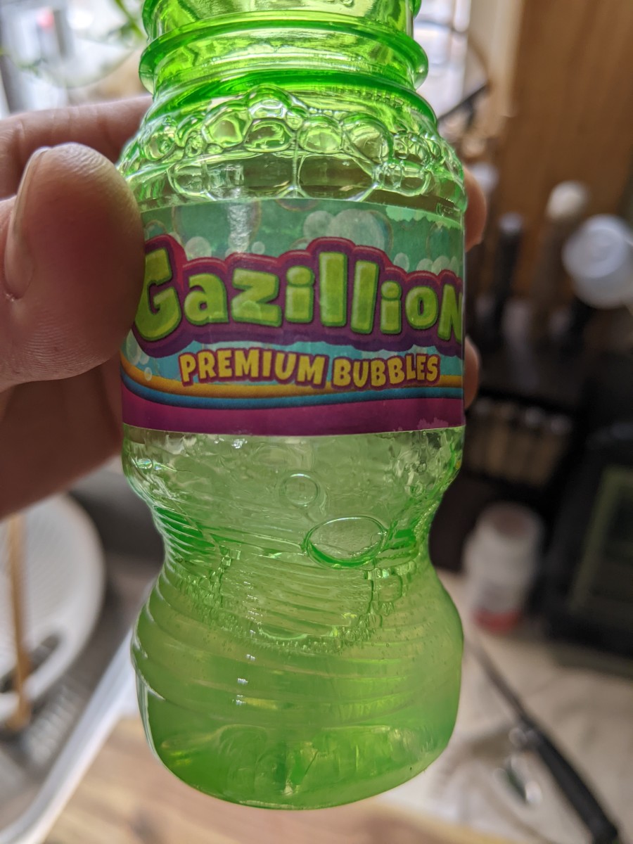 gadzillion-bubble-maker-lots-of-bubbles