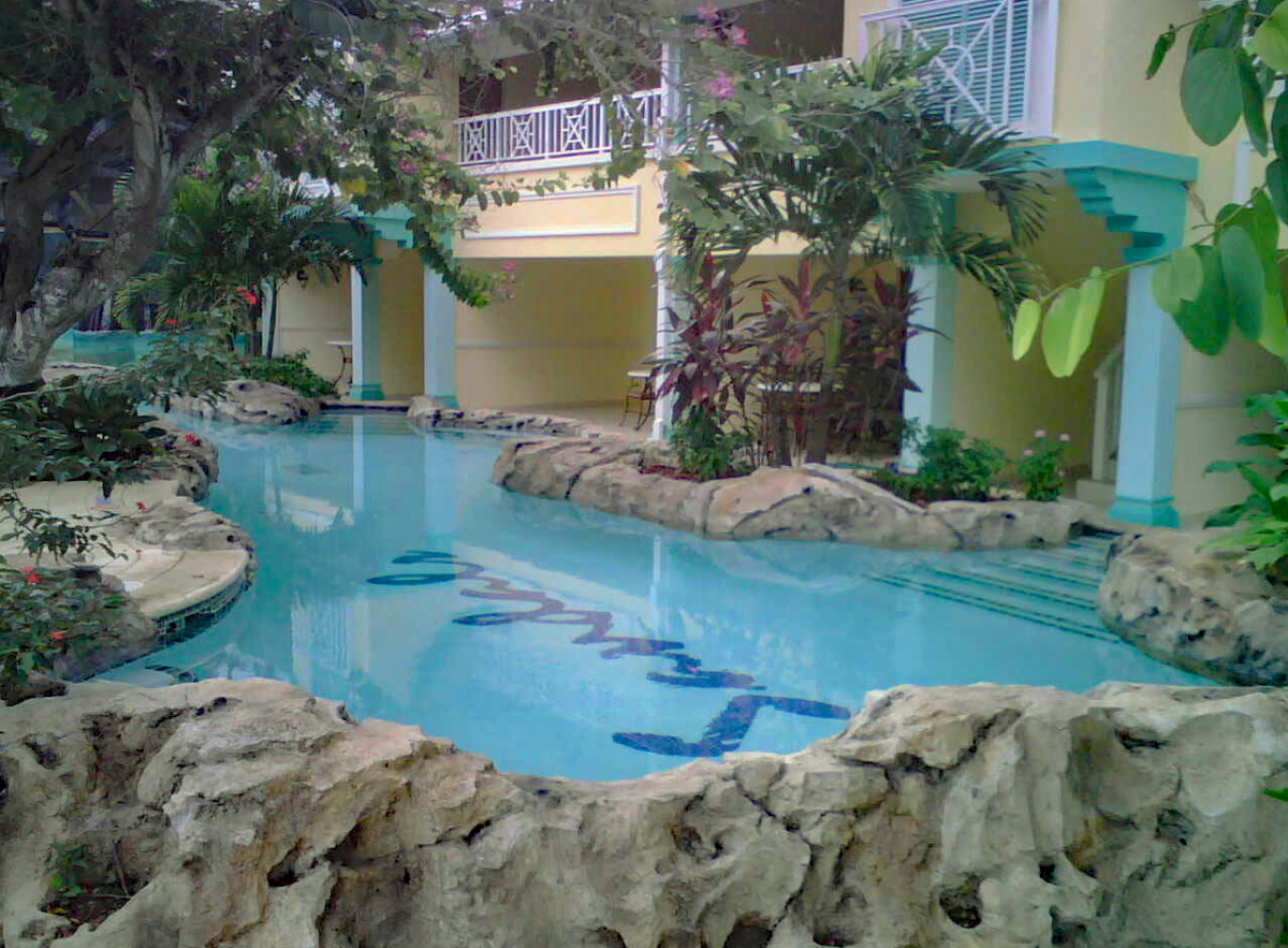 Photo of the swim up pool bar below. The photo was taken early morning, before it was open. 