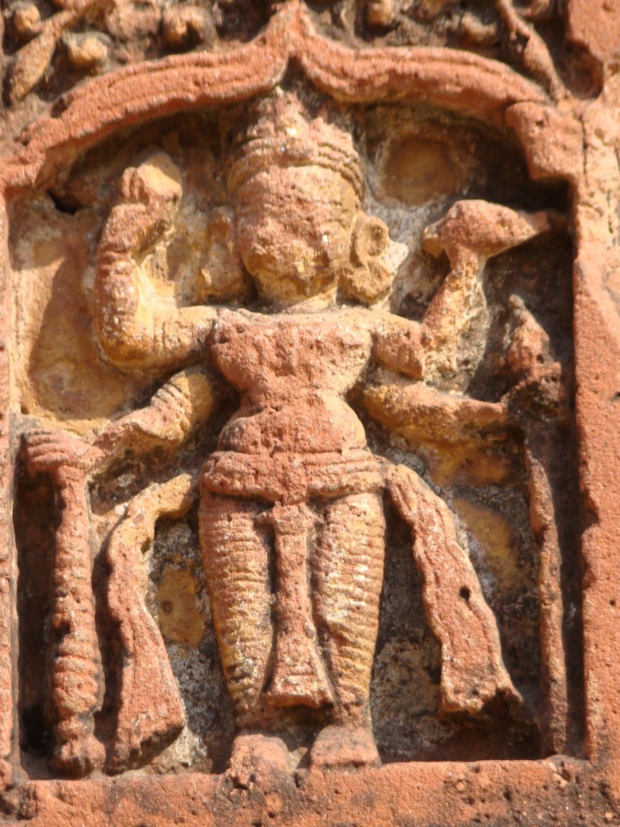 Vishnu with 4 arms; terracotta; Madanmohan temple, Vishnupur, district Bankura