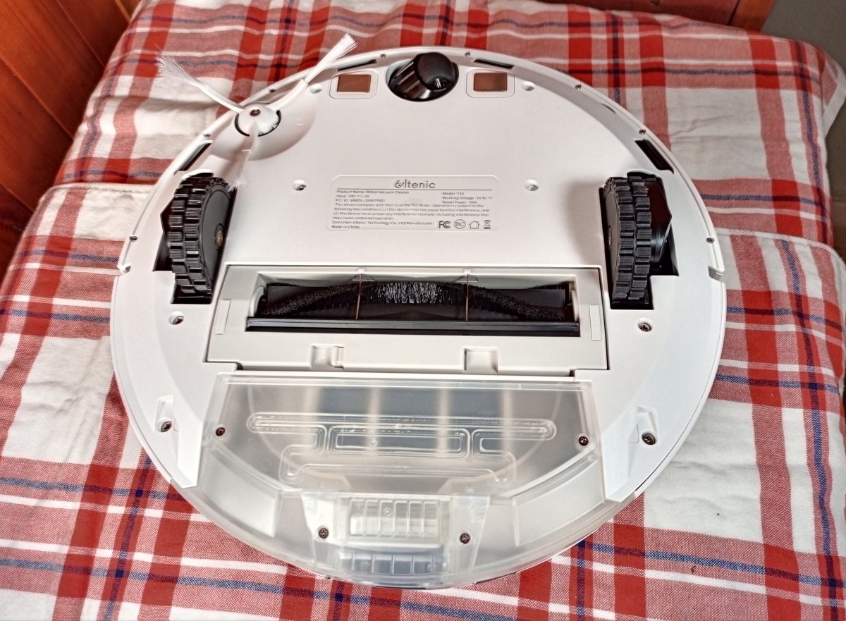 review-of-the-ultenic-t10-self-emptying-robot-vacuum