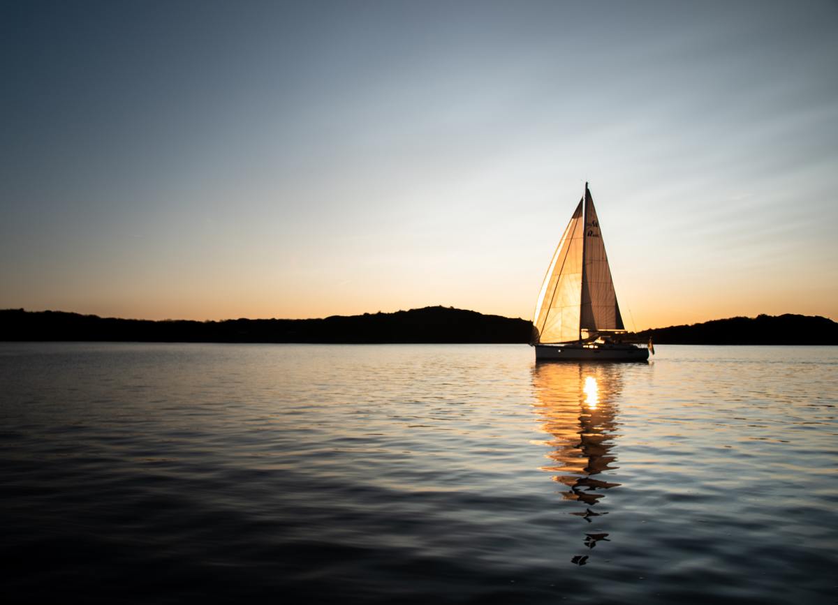 Sailboats are such beautiful creatures.