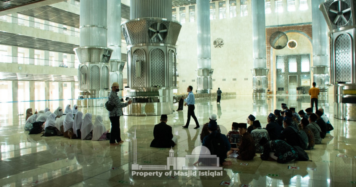 Students activity in the Istiqlal Mosque