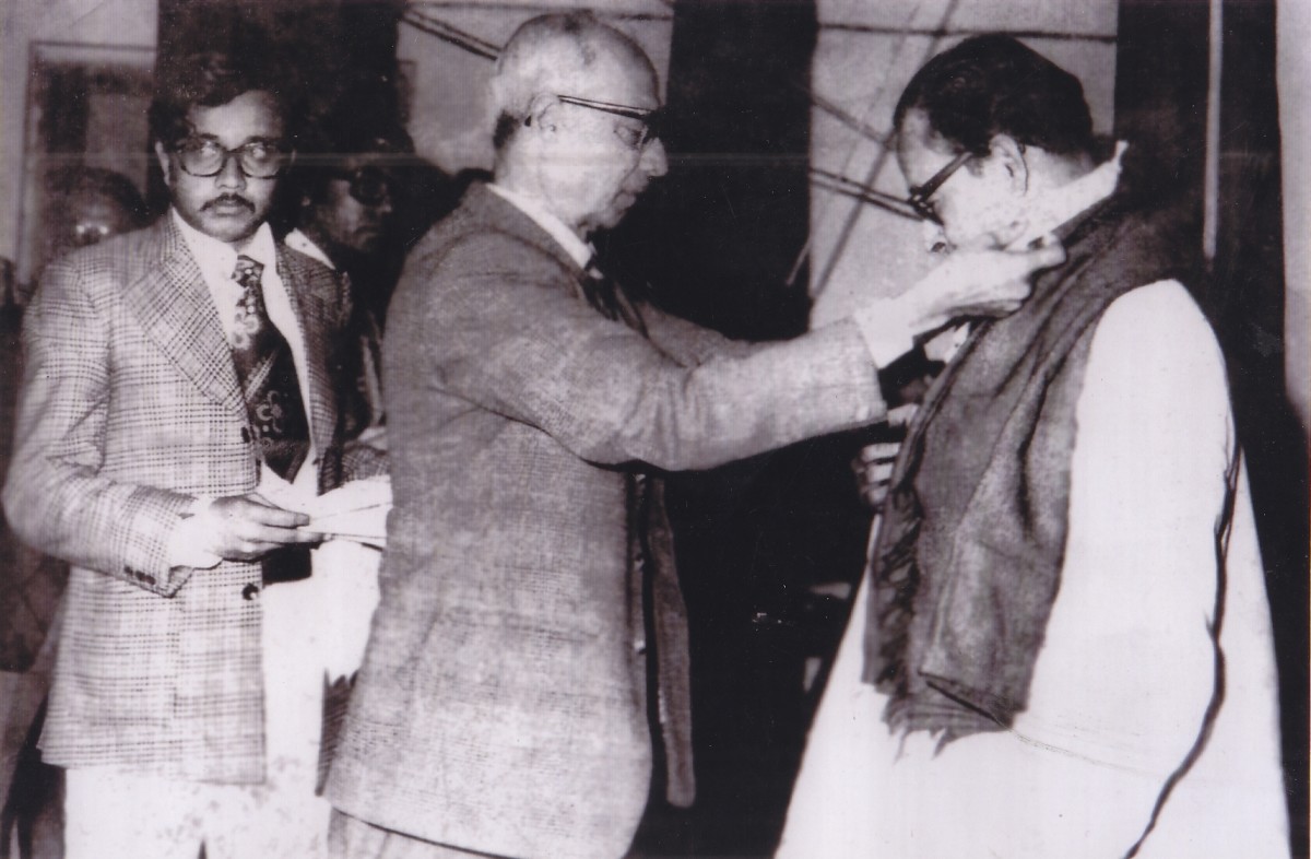 Pundit Suren Das receiving Gold Medal in 1977