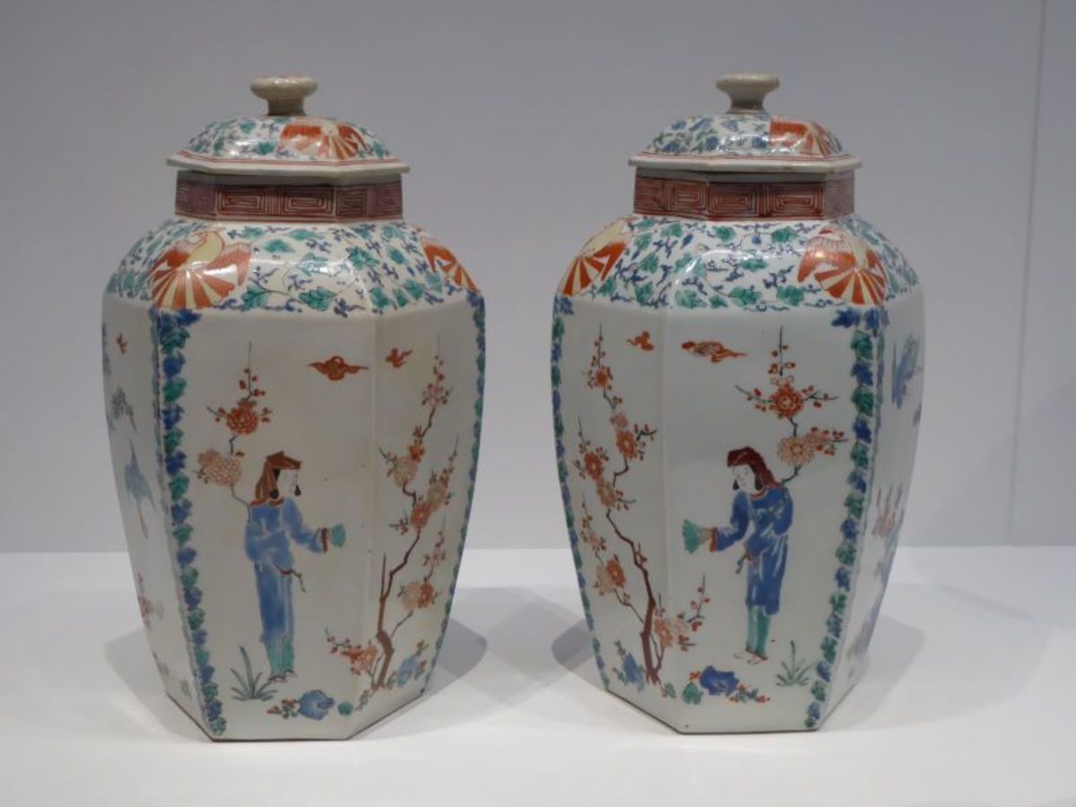 Hexagonal Jars and Lids. 1670-1690. – Image by Frances Spiegel (2022) with permission from RCT. All rights reserved.