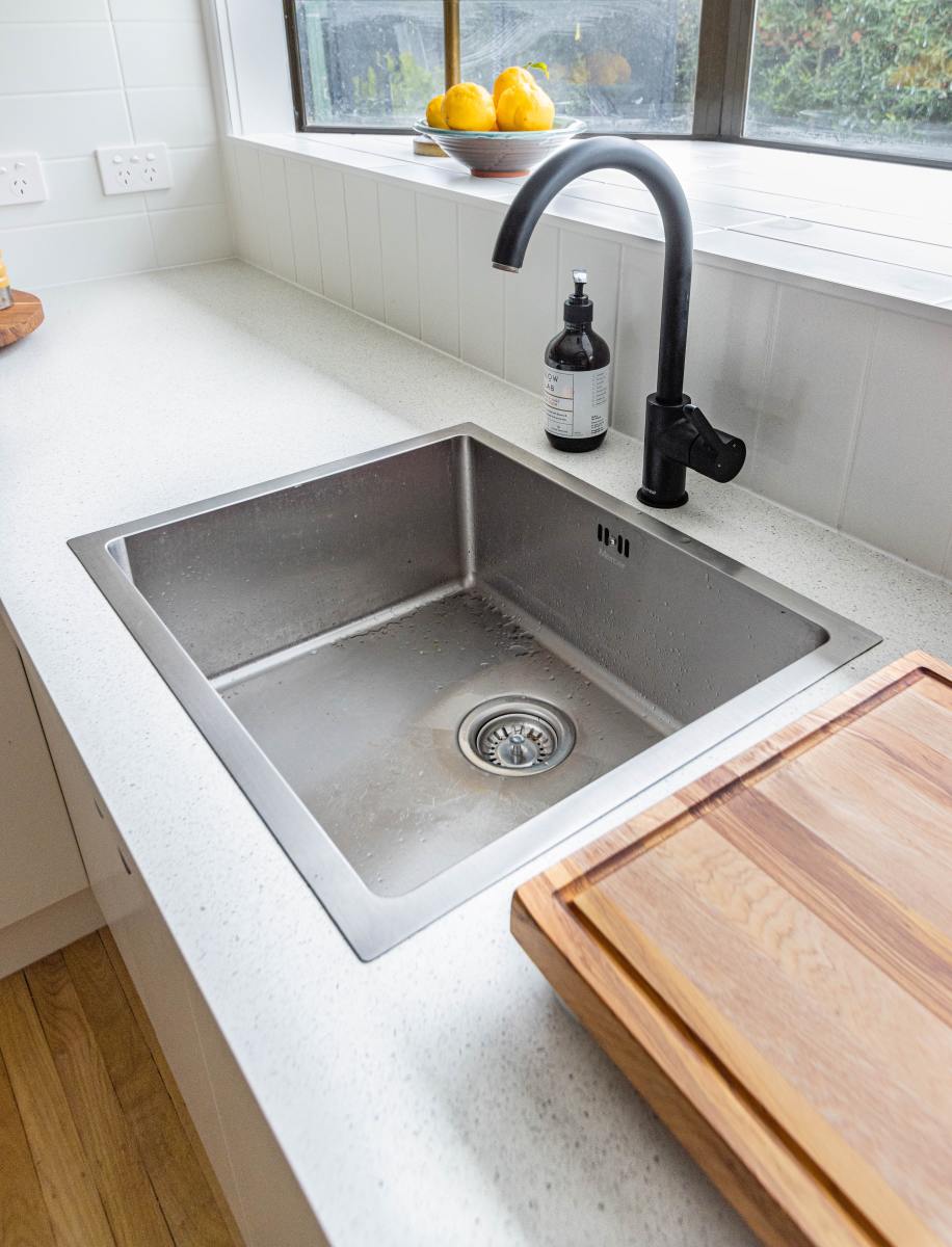 removing-stains-from-stainless-steel-sinks