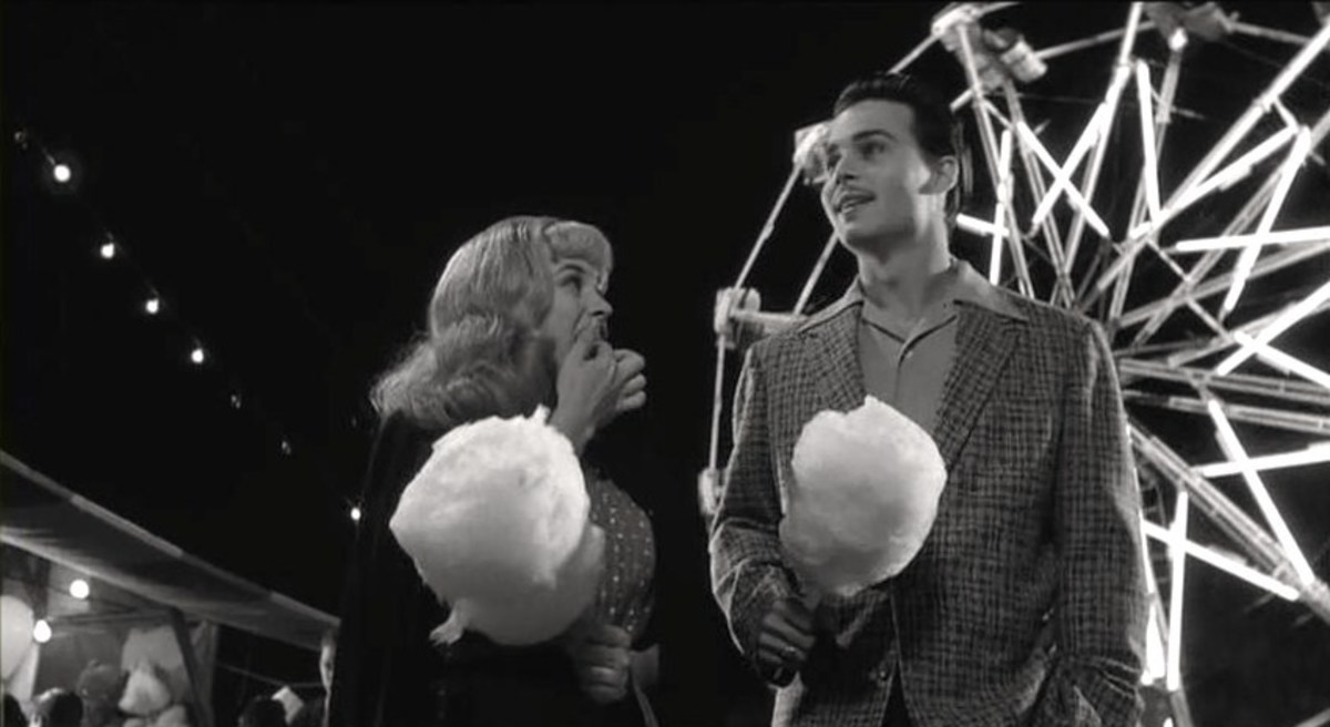 On their first date, Ed Wood (Johnny Depp) takes Kathy to the carnival amd reveals his secret
