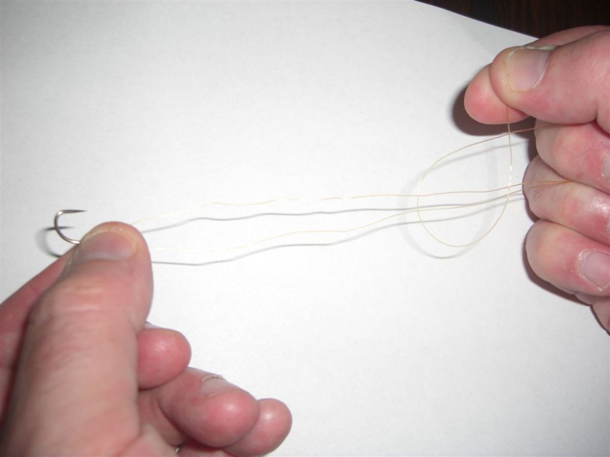 Step 5, thread the free end through the loop, above the bottom two strands but below the top one, and loop round, repeating the exercise four to five times.