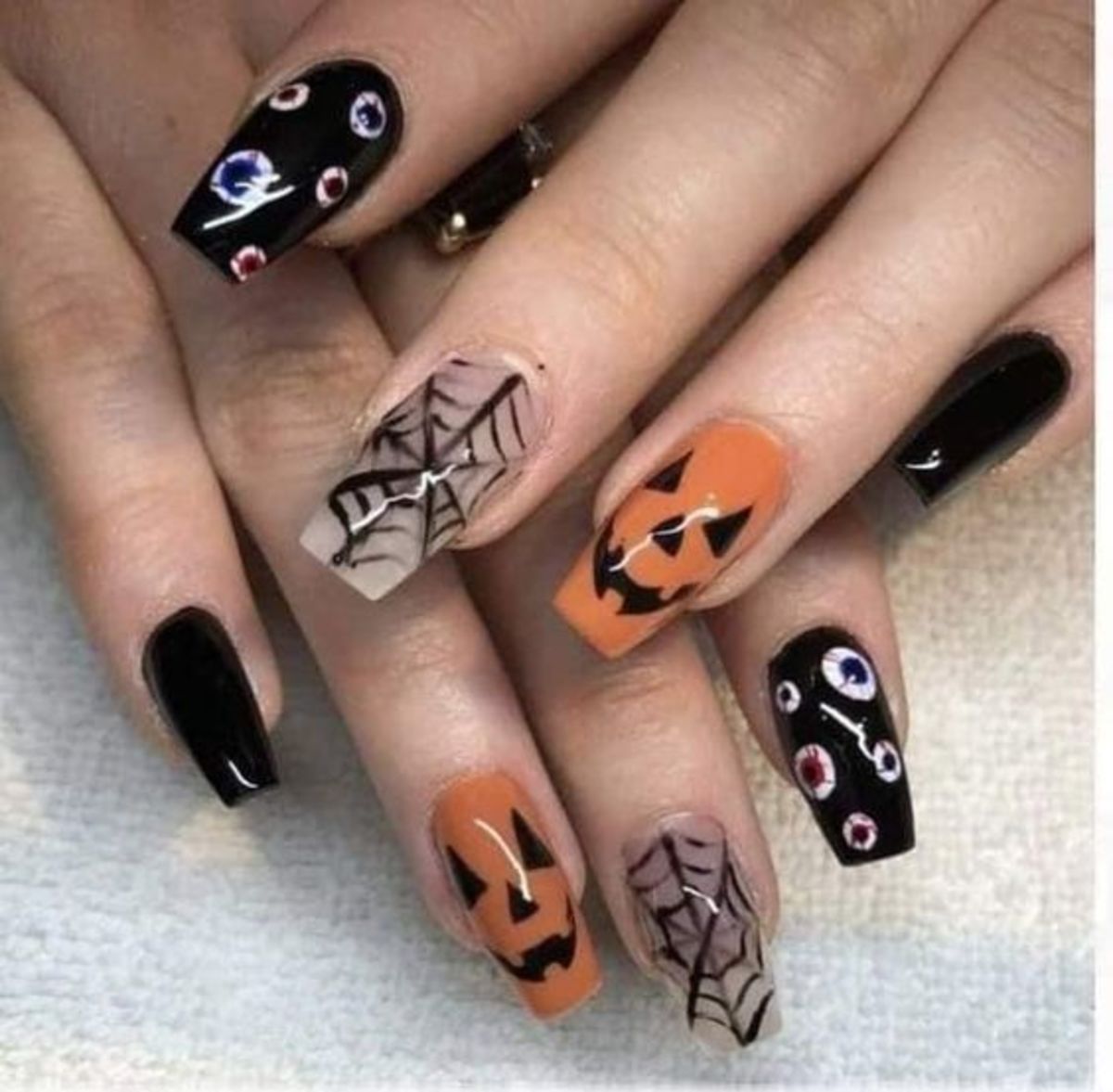 diy-halloween-nail-art