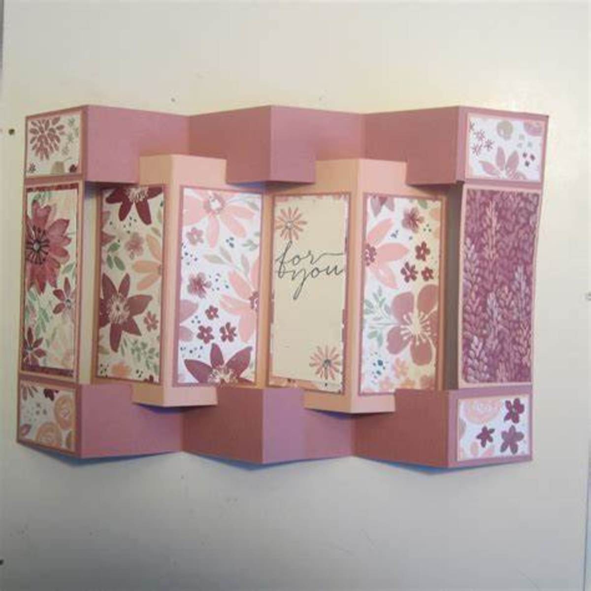 It might seem like a bit of a challenge, but concertina cards take you to a whole other creative style.