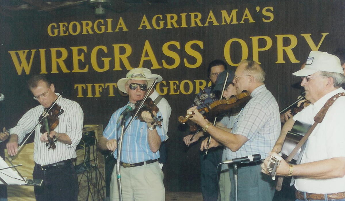 Enjoy great live entertainment at the Fiddlers' Jamboree!