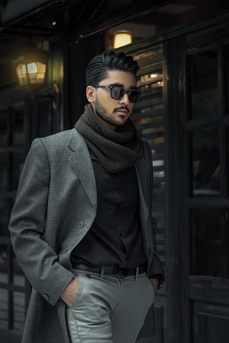 Scorpio fashion looks attractive, sleek, and leaves plenty of room for mystery. Throw on some sunglasses and a dark gray suit to give off a cool vibe.