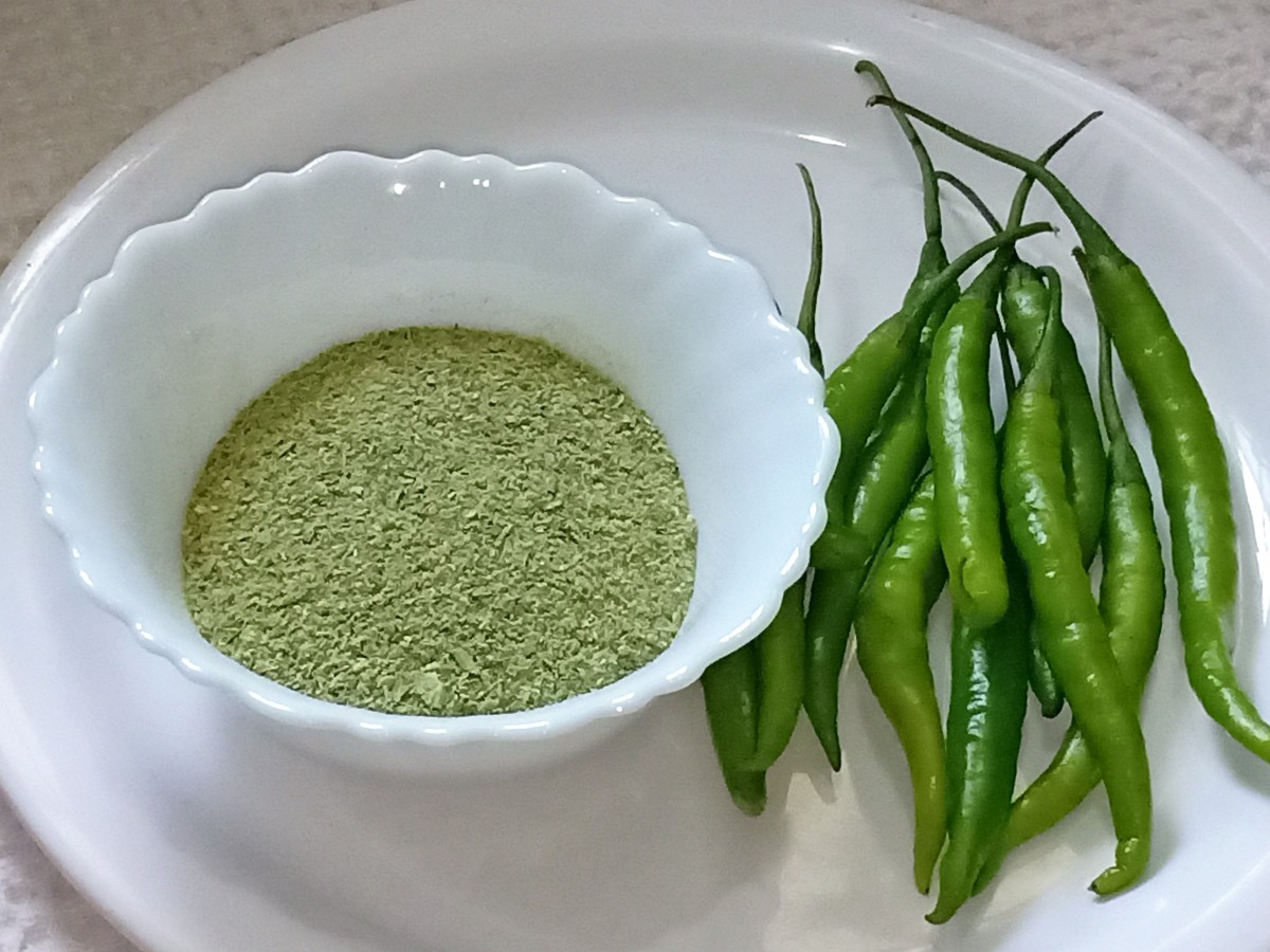 Homemade green chilli powder